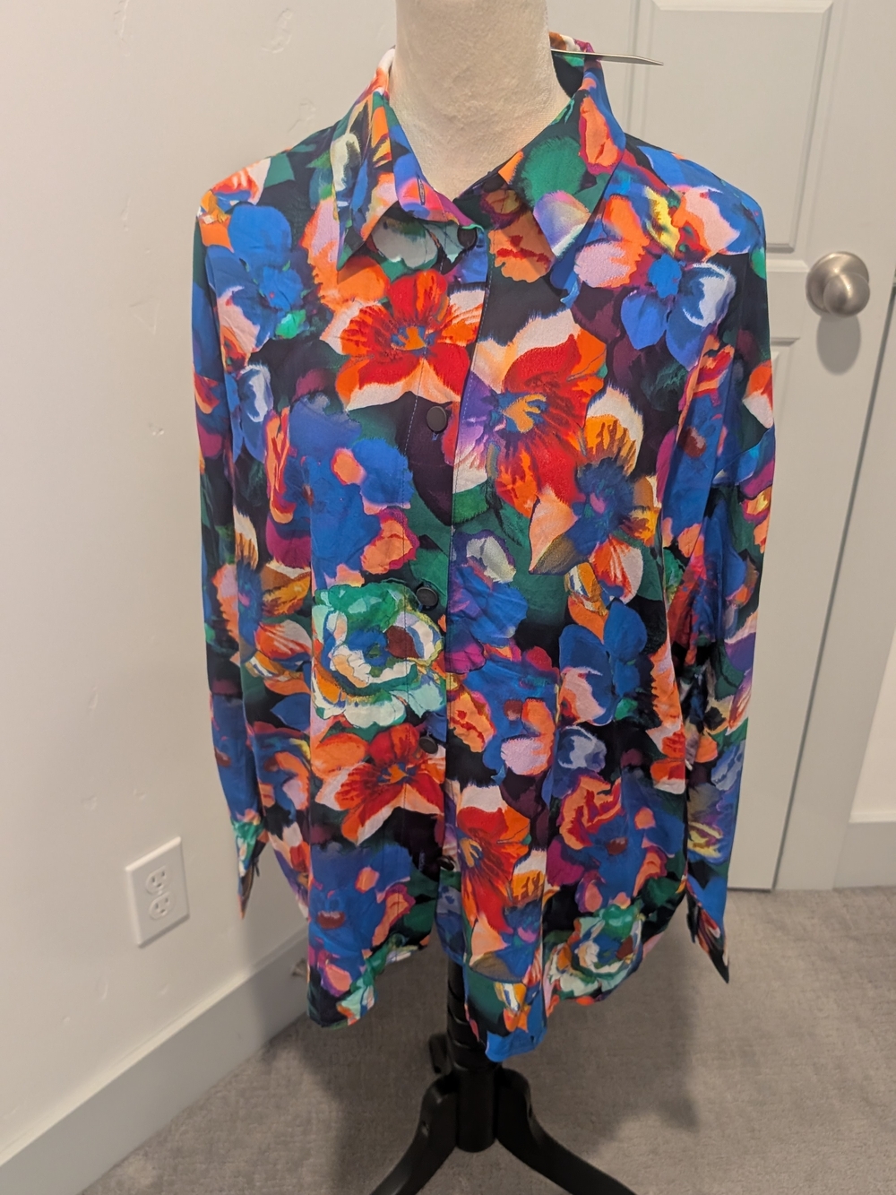 Vibrant Floral Button-Down Shirt - Multicolor